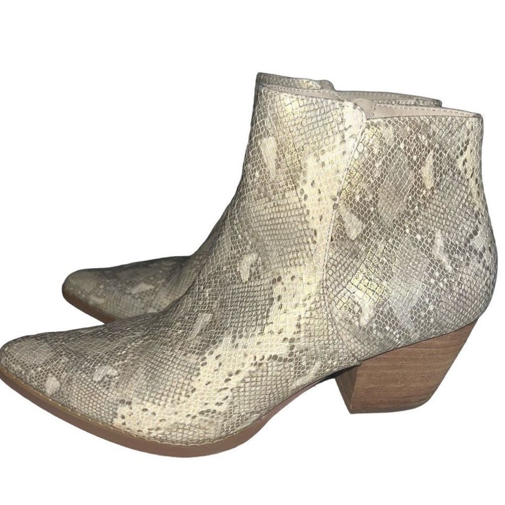Coconuts by Matisse Astoria pointed toe stacked block heel bootie cream & gold 8